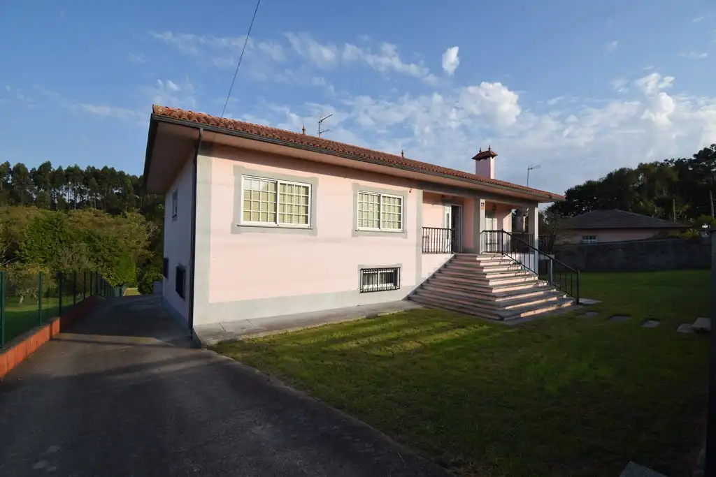 Vista exterior de Casa o xalet en venda en Fene amb Jardí privat, Terrassa i Moblat