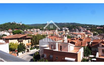 Exterior view of Single-family semi-detached for sale in Sant Andreu de Llavaneres  with Air Conditioner, Heating and Private garden