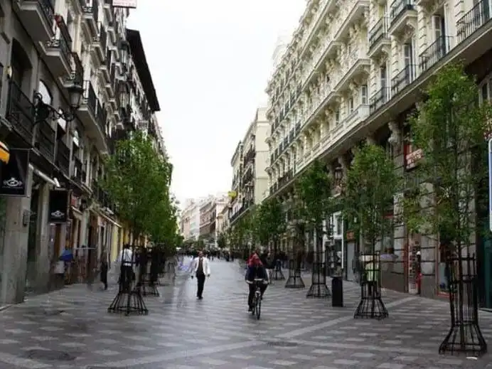 Vista exterior de Local en traspaso en Madrid con Aire acondicionado