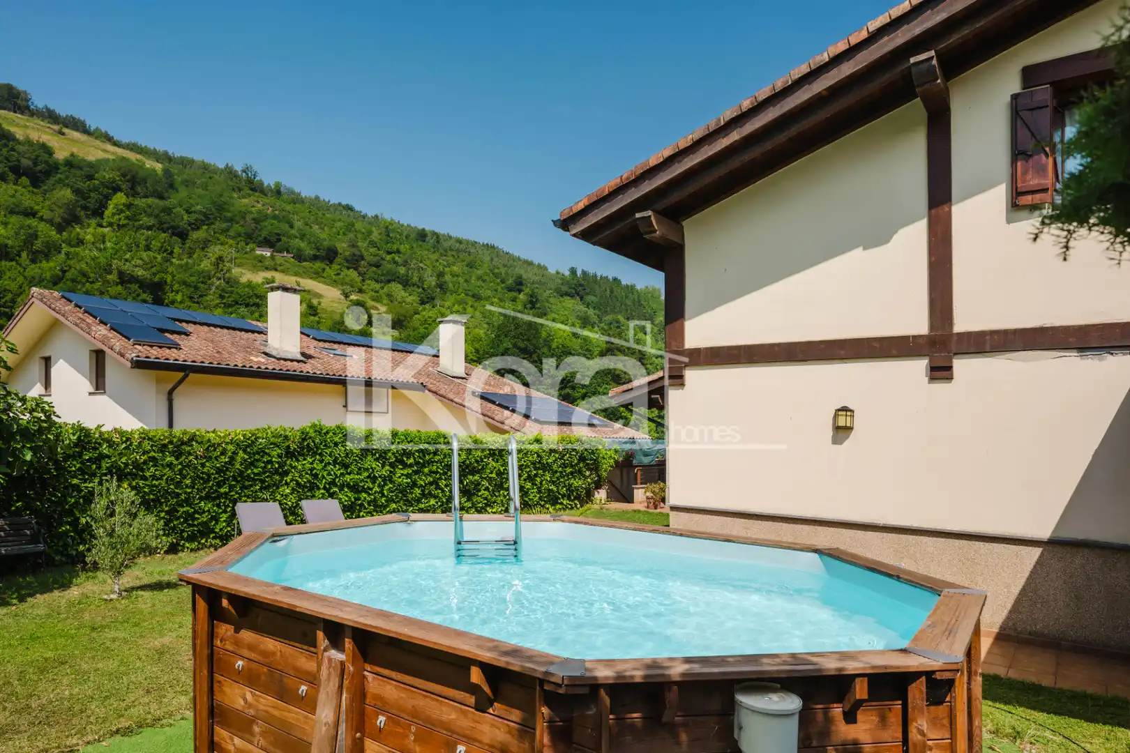Piscina de Casa adosada en venta en Bergara con Calefacción, Jardín privado y Parquet