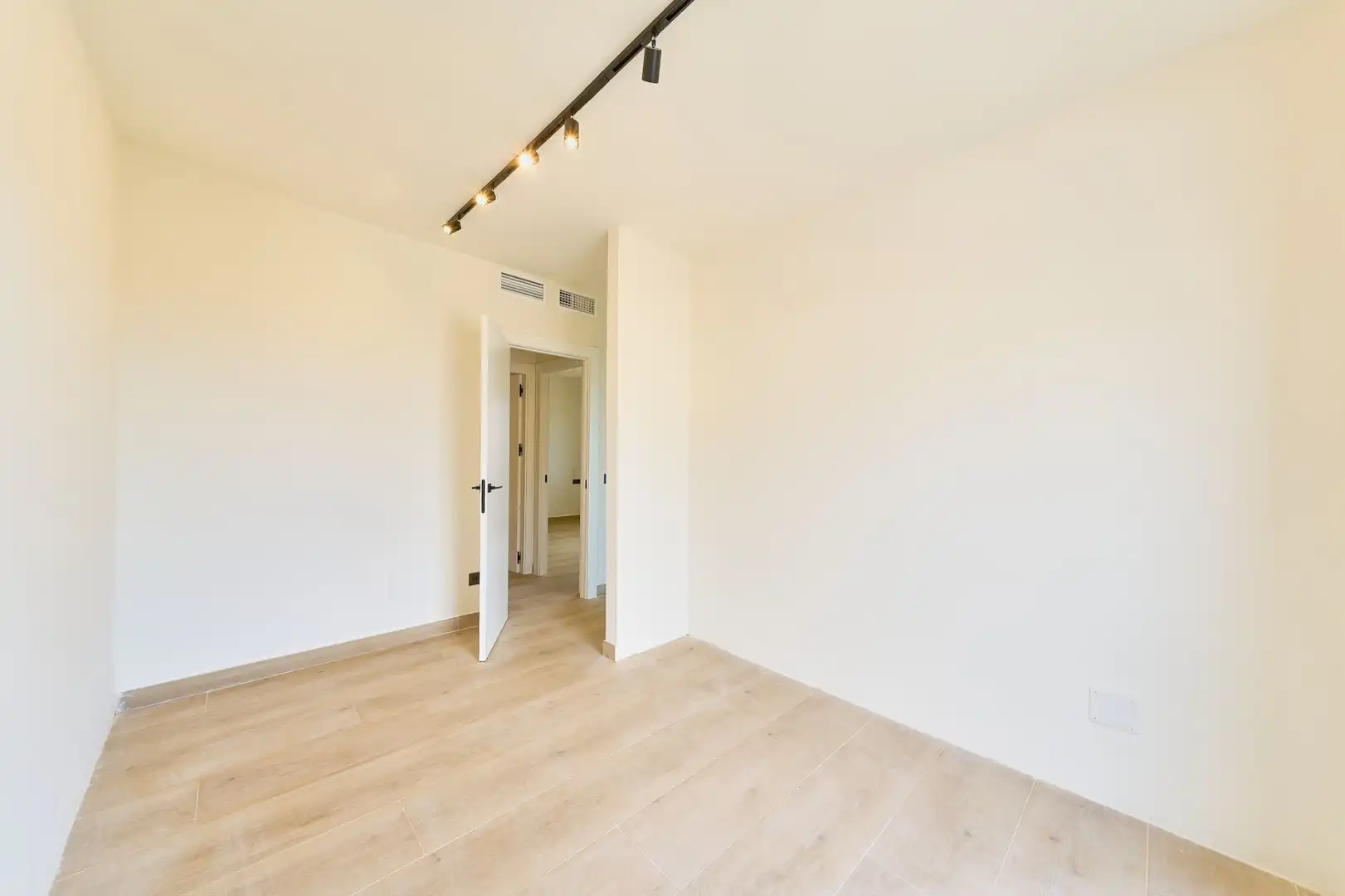 Bedroom of Detached homes for sale in Málaga  with Air Conditioner, Heating and Terrace