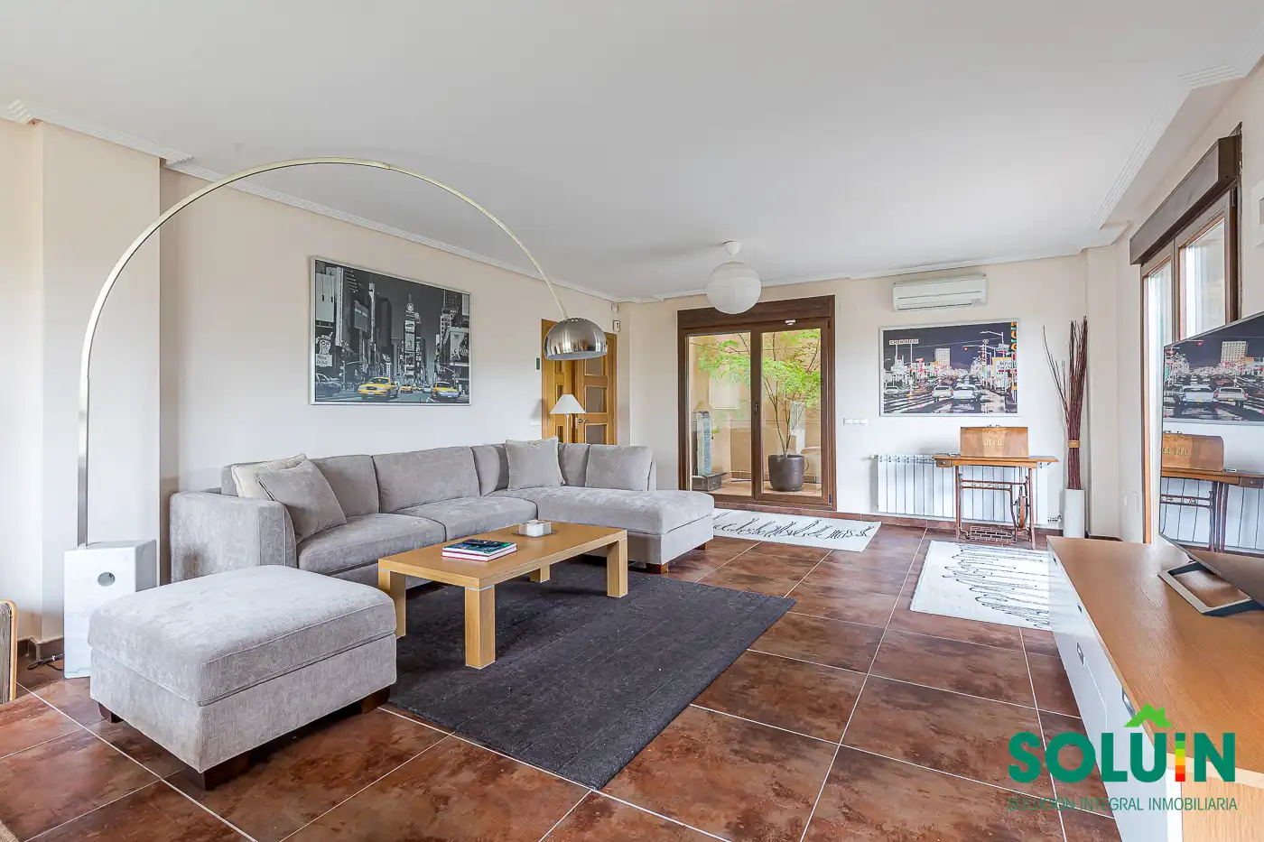 Sala d'estar de Casa o xalet en venda en Torrelodones amb Aire condicionat, Calefacció i Jardí privat