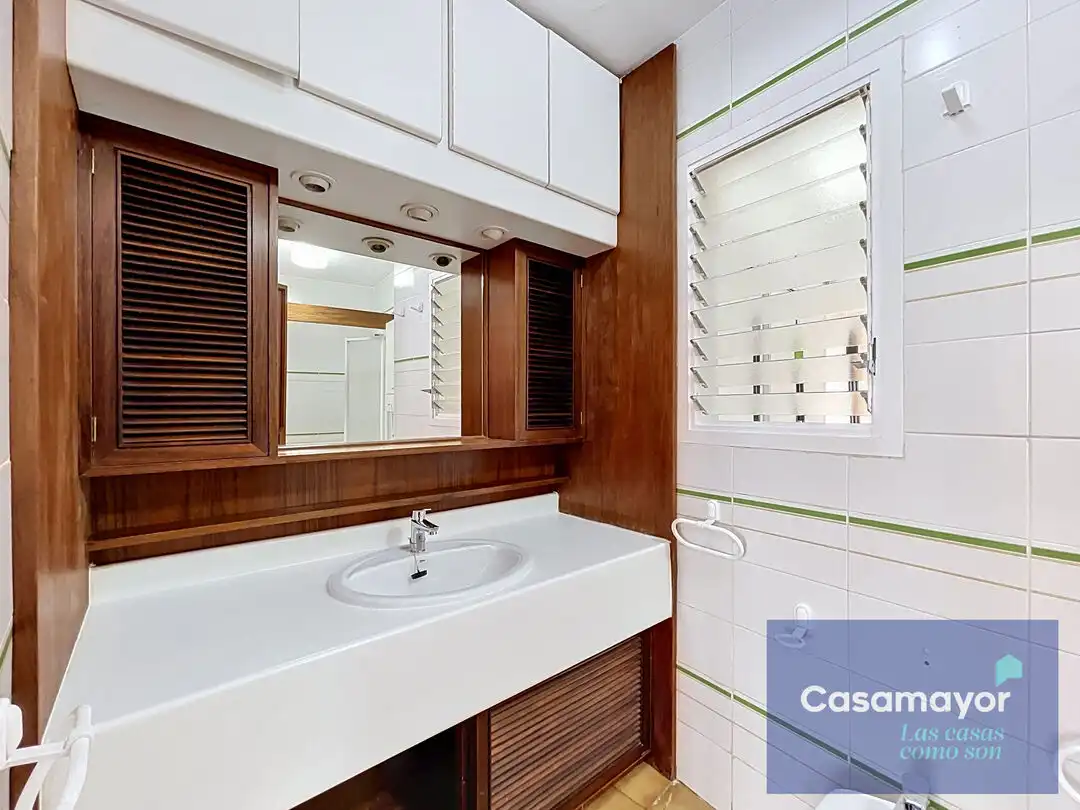 Bathroom of Flat for rent in Alicante / Alacant  with Air Conditioner and Heating