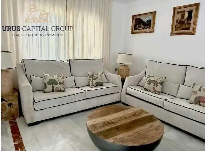 Sala d'estar de Casa adosada en venda en Córdoba amb Aire condicionat, Calefacció i Jardí privat