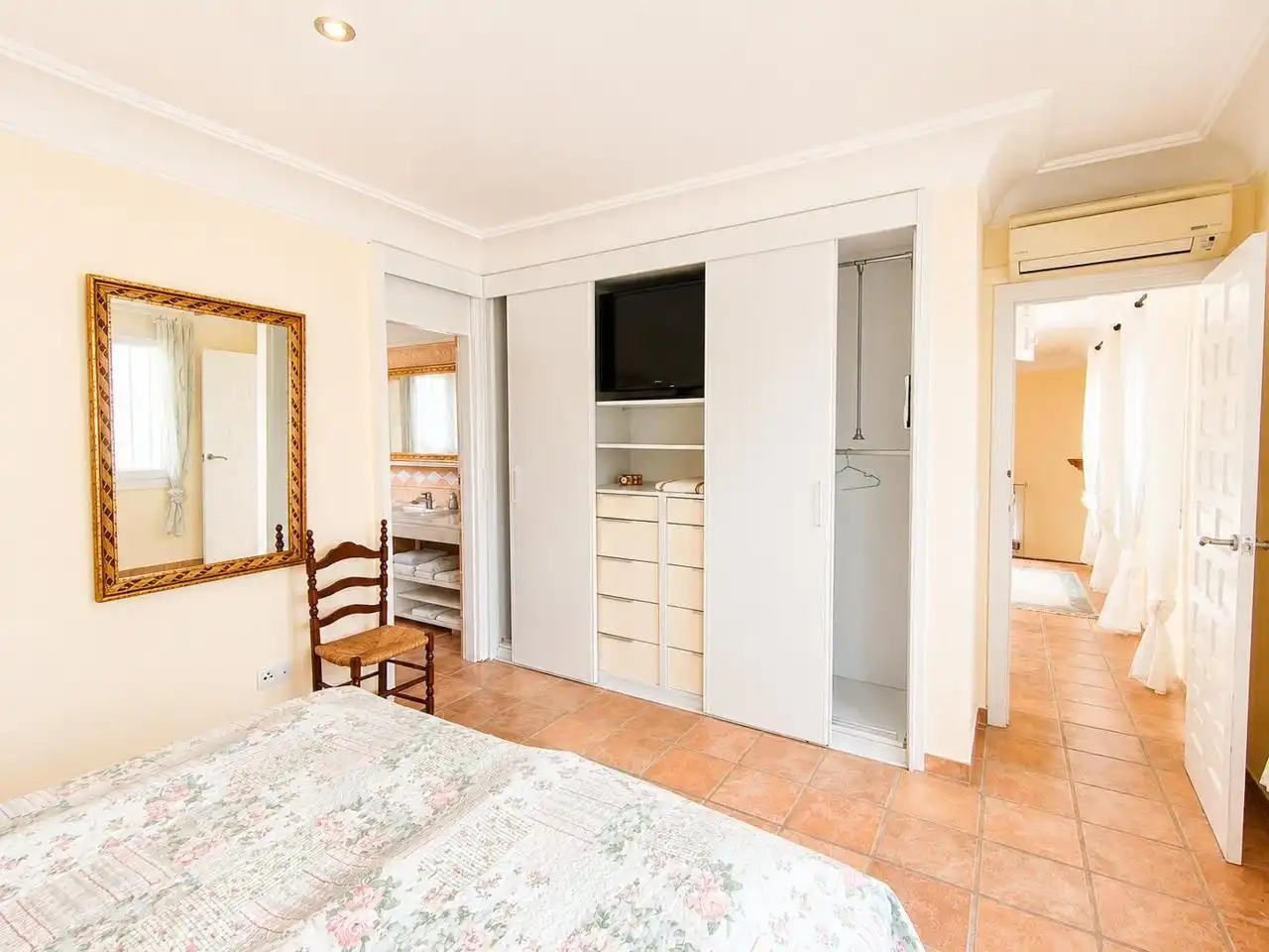 Habitación de Casa o chalet en venta en Oliva con Terraza y Piscina comunitaria