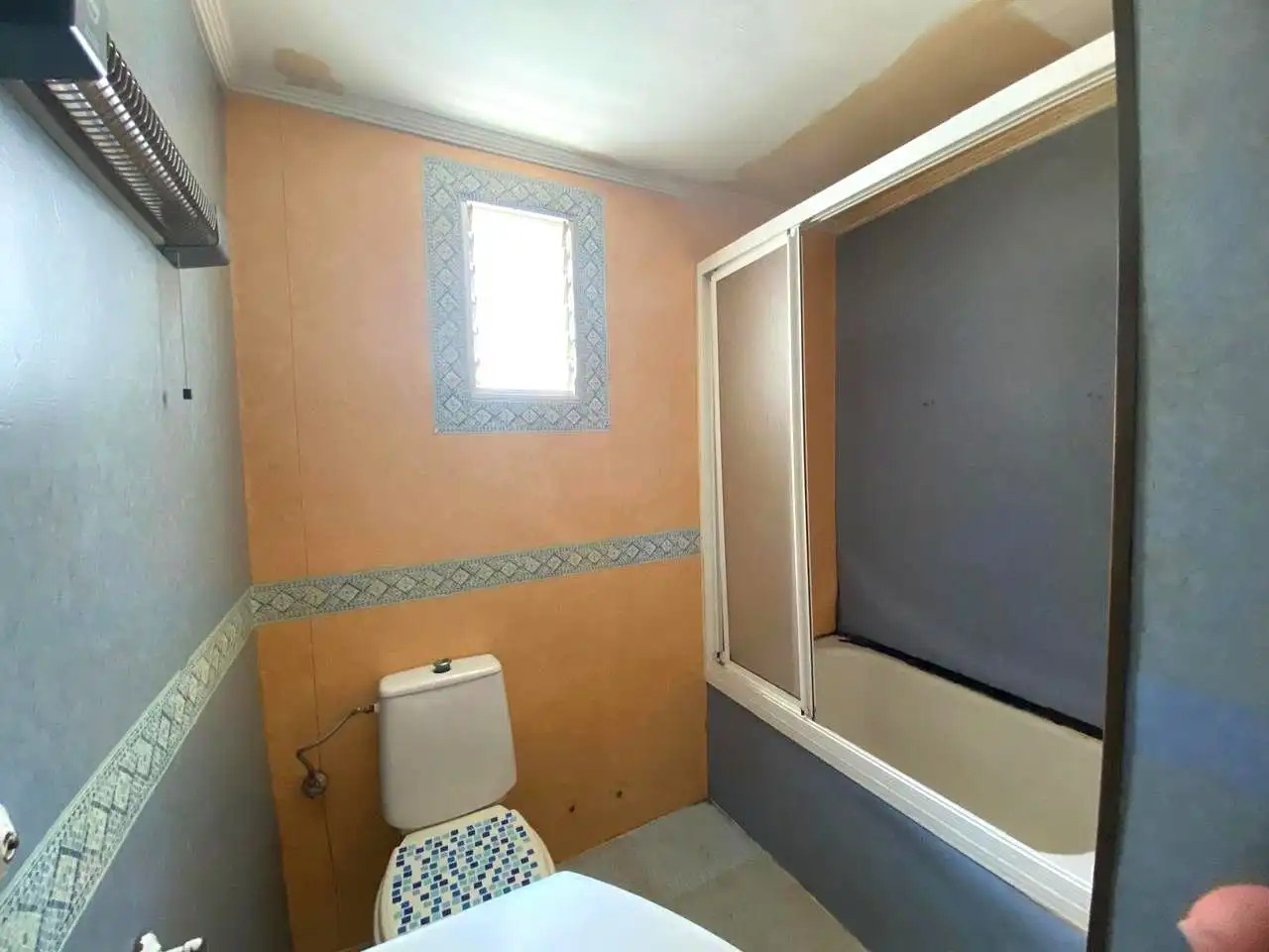 Bathroom of Flat for sale in Dos Hermanas