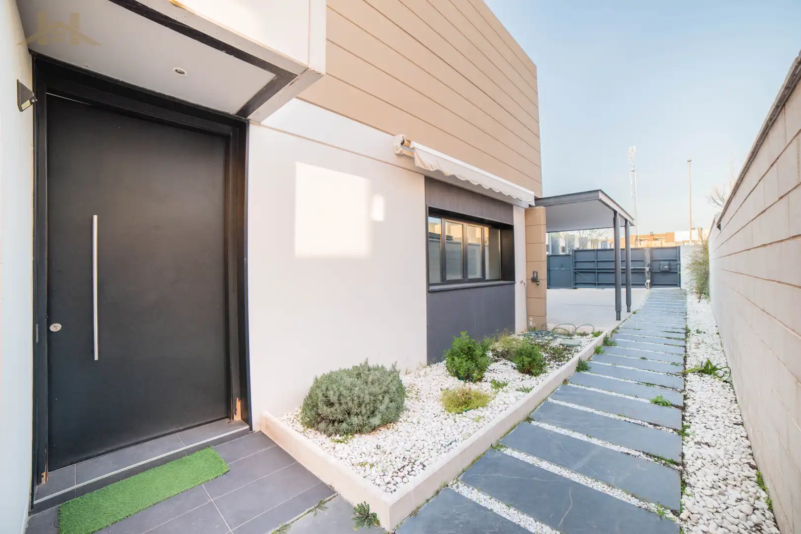Vista exterior de Casa o chalet en venta en Arroyomolinos (Madrid) con Calefacción, Jardín privado y Terraza