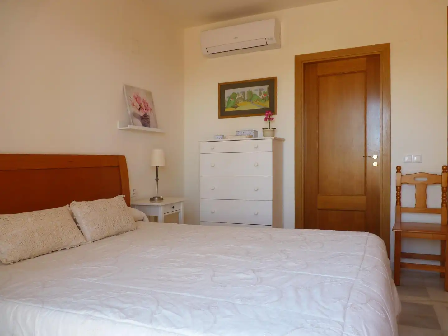 Schlafzimmer von Maisonette zum Verkauf in Vélez-Málaga mit Klimaanlage, Heizung und Privatgarten