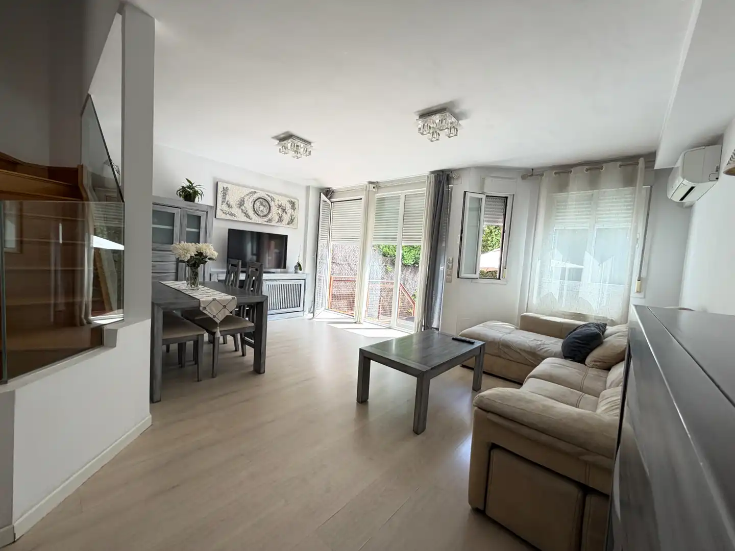 Sala d'estar de Casa o xalet en venda en Alcalá de Henares amb Aire condicionat, Calefacció i Jardí privat