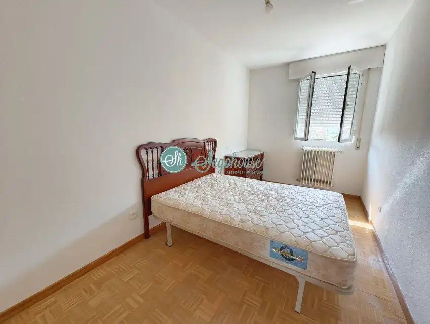 Habitación de Piso en venta en San Cristóbal de Segovia con Calefacción, Trastero y Balcón