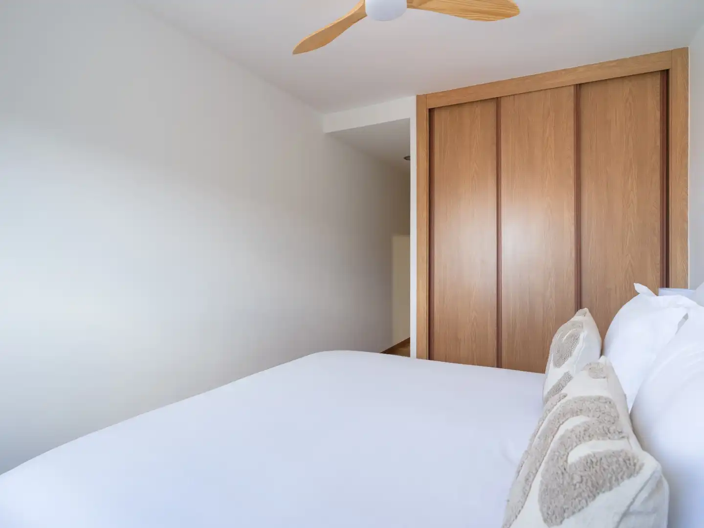 Bedroom of Flat for rent in Las Palmas de Gran Canaria  with Parquet flooring, Swimming Pool and Furnished