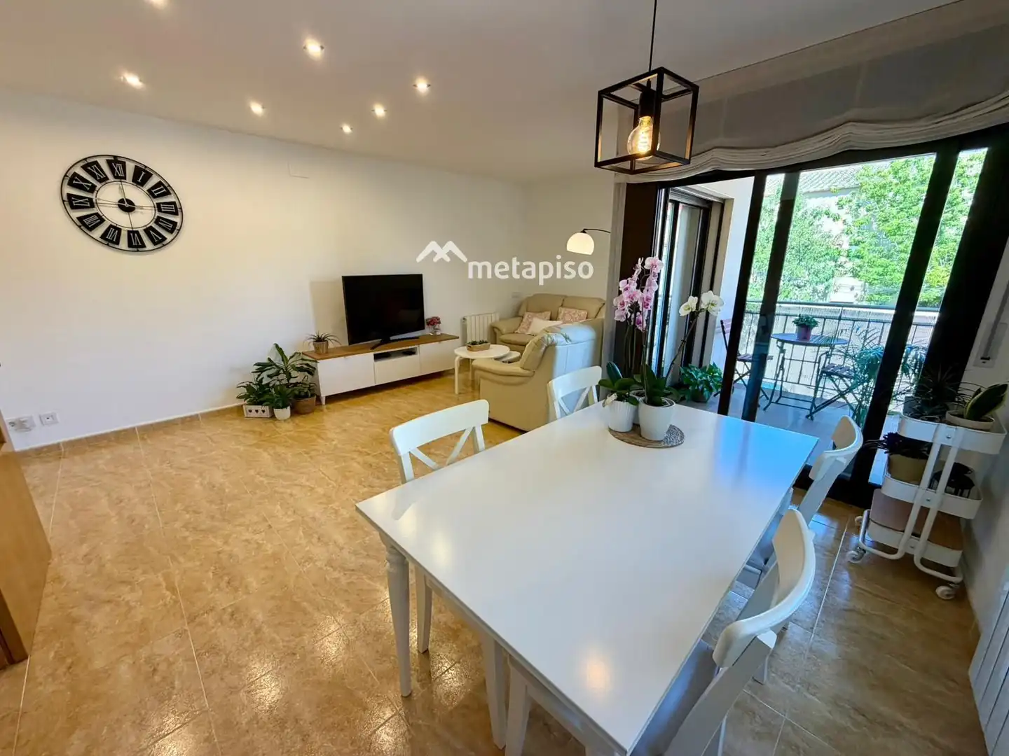 Sala de estar de Casa adosada en venta en Santa Margarida I Els Monjos con Aire acondicionado, Calefacción y Terraza