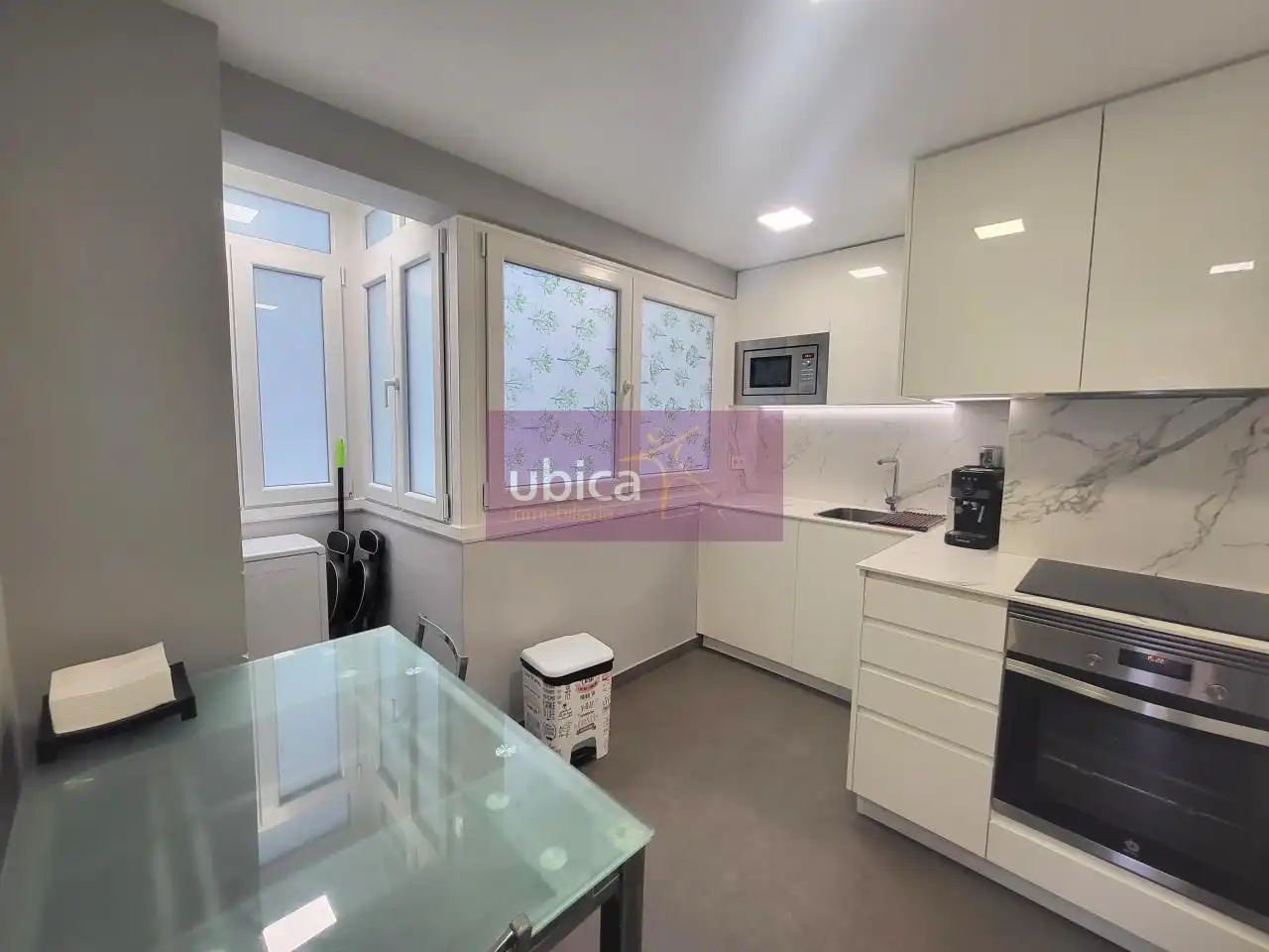 Cocina de Piso en venta en Vigo  con Calefacción y Trastero