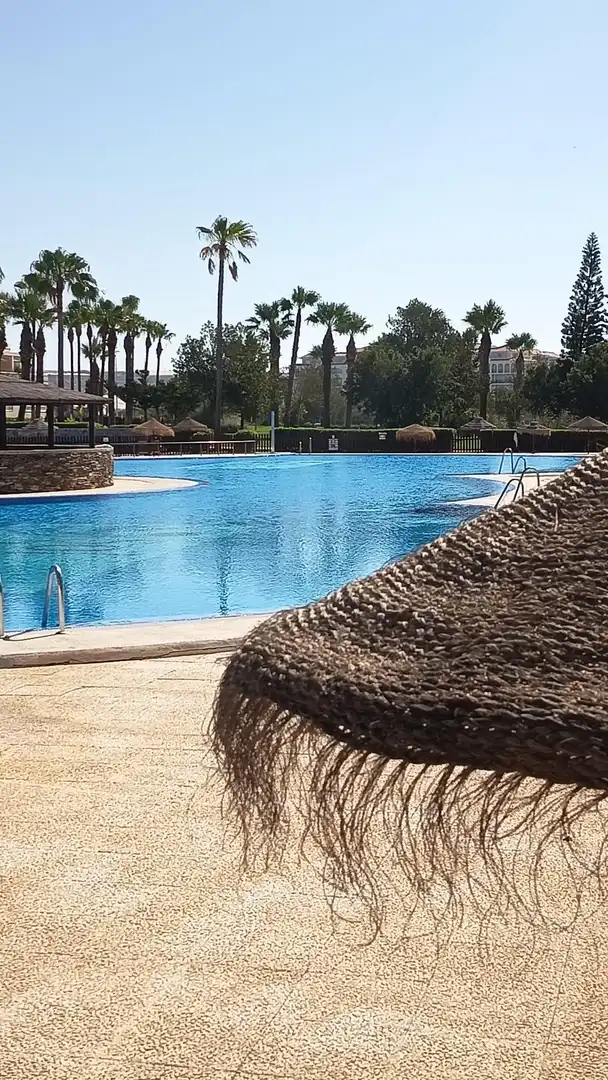 Piscina de Apartamento de alquiler en El Ejido con Aire acondicionado, Calefacción y Jardín privado