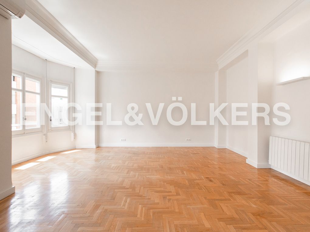 Living room of Apartment to rent in  Valencia Capital  with Air Conditioner, Heating and Storage room
