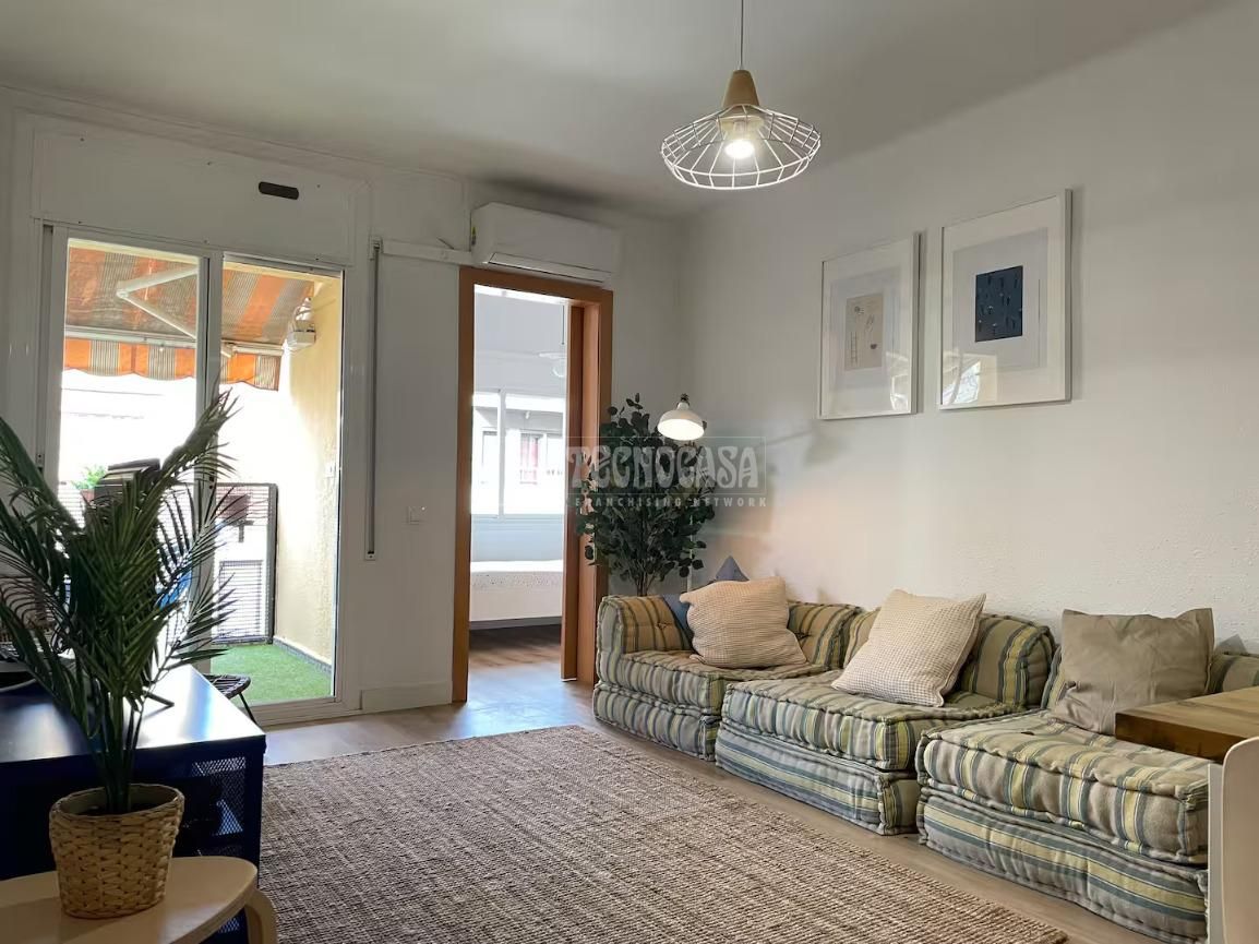 Living room of Flat for sale in Sant Adrià de Besòs  with Air Conditioner, Terrace and Balcony