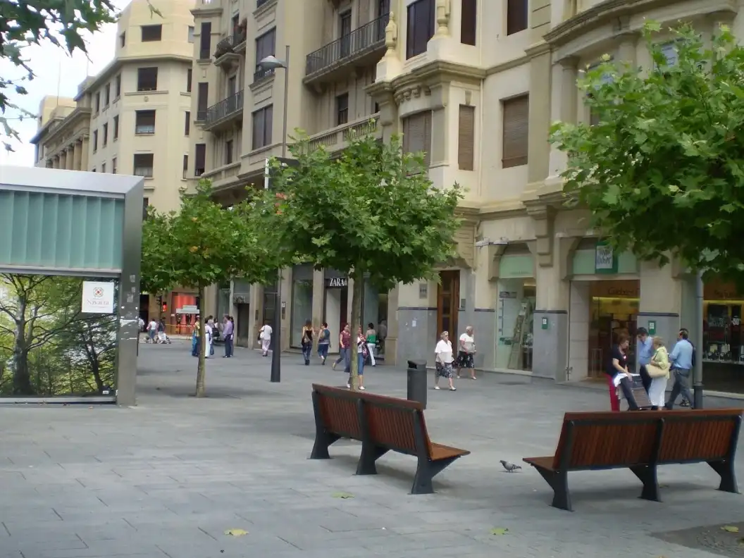 Vista exterior de Garaje de alquiler en  Pamplona / Iruña