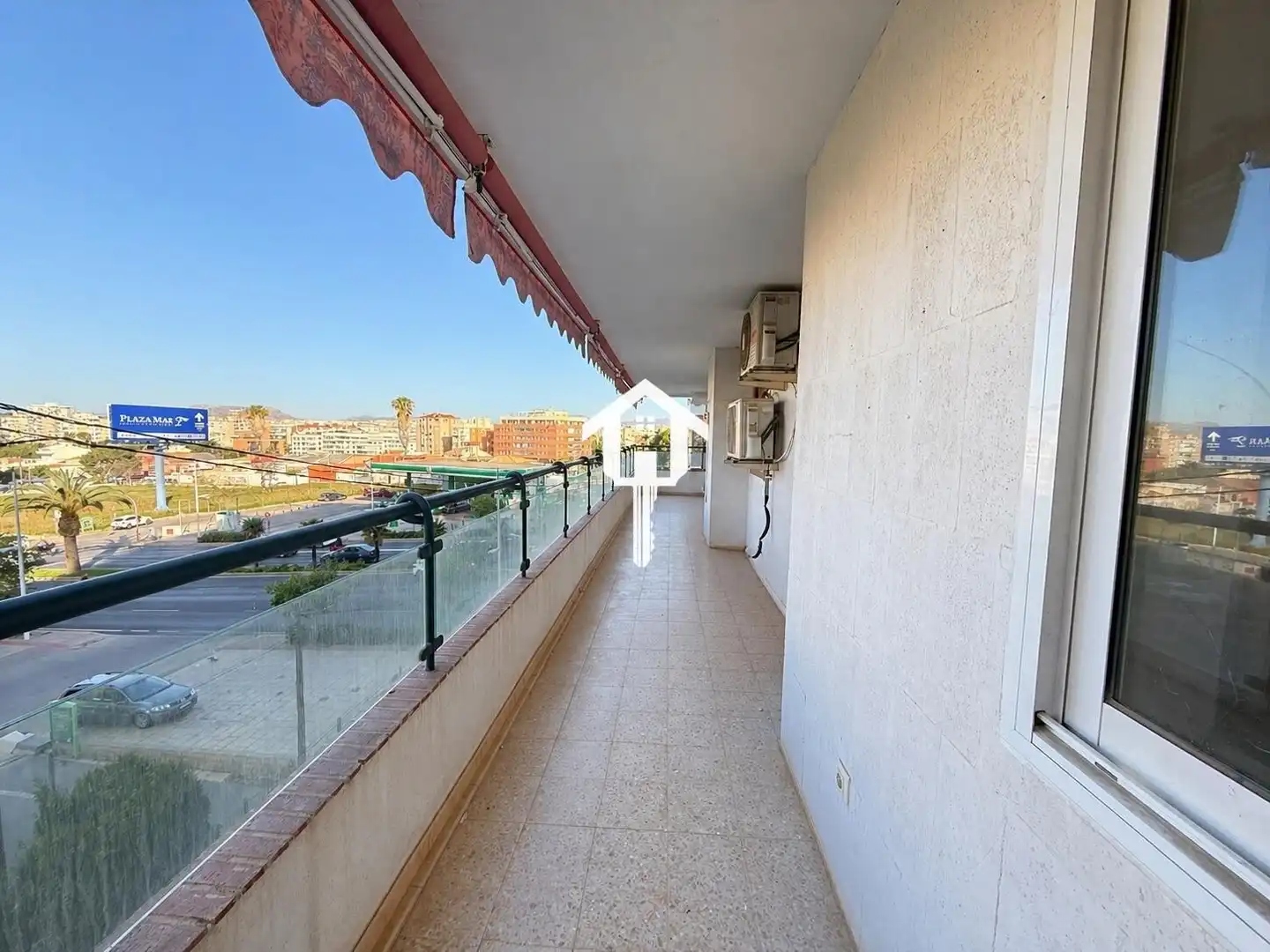 Vista exterior de Pis en venda en Alicante / Alacant amb Aire condicionat, Jardí privat i Terrassa