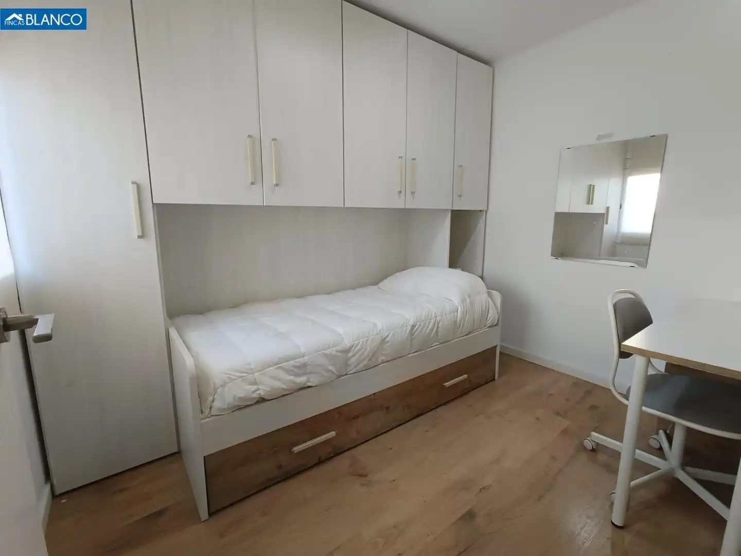 Bedroom of Attic for sale in L'Hospitalet de Llobregat  with Heating, Parquet flooring and Terrace