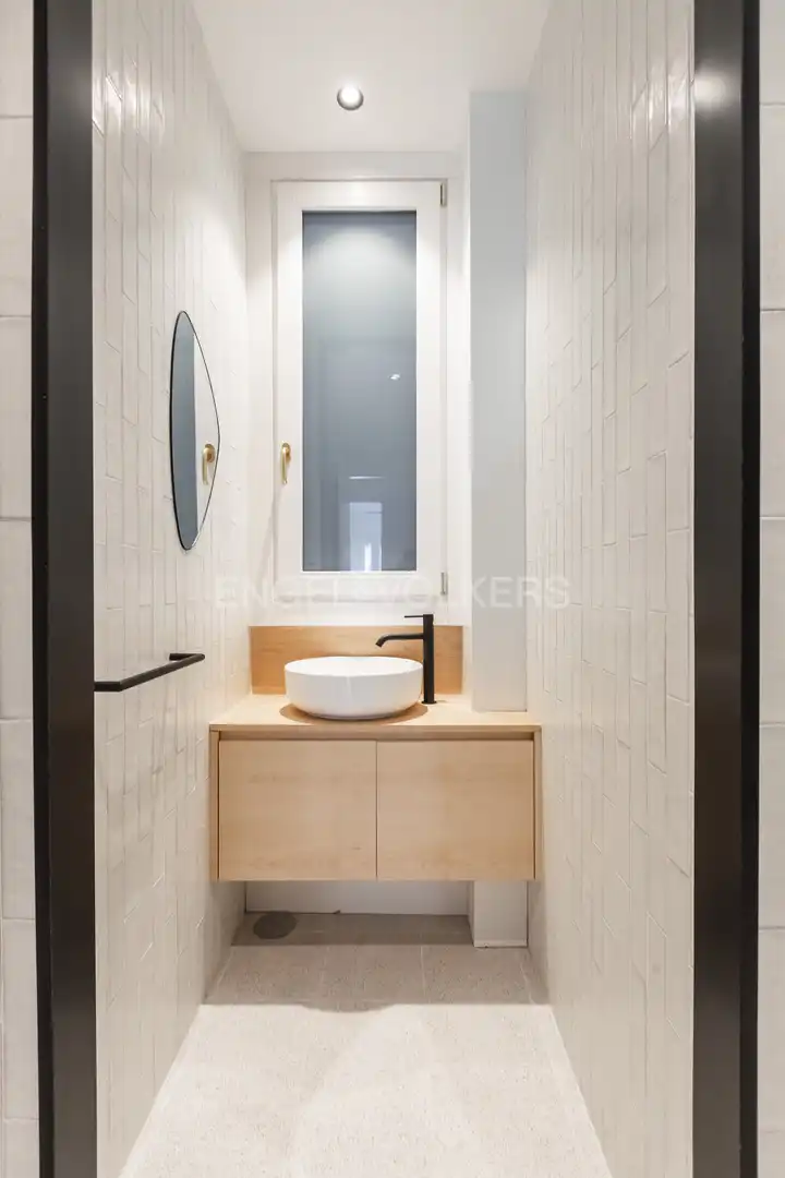 Badezimmer von Wohnung zum Verkauf in Madrid mit Klimaanlage, Heizung und Möbliert