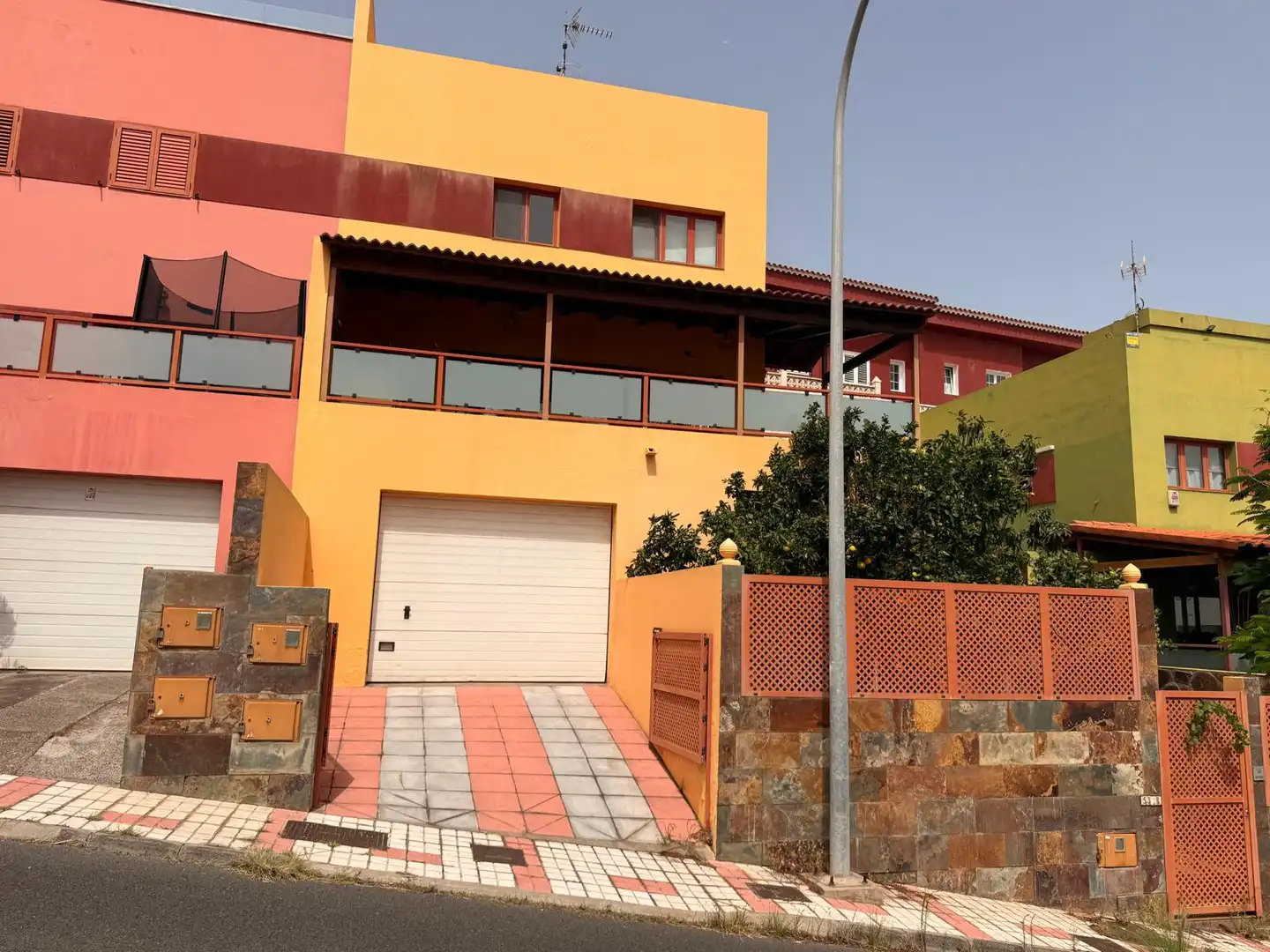 Vista exterior de Casa adosada en venda en Las Palmas de Gran Canaria