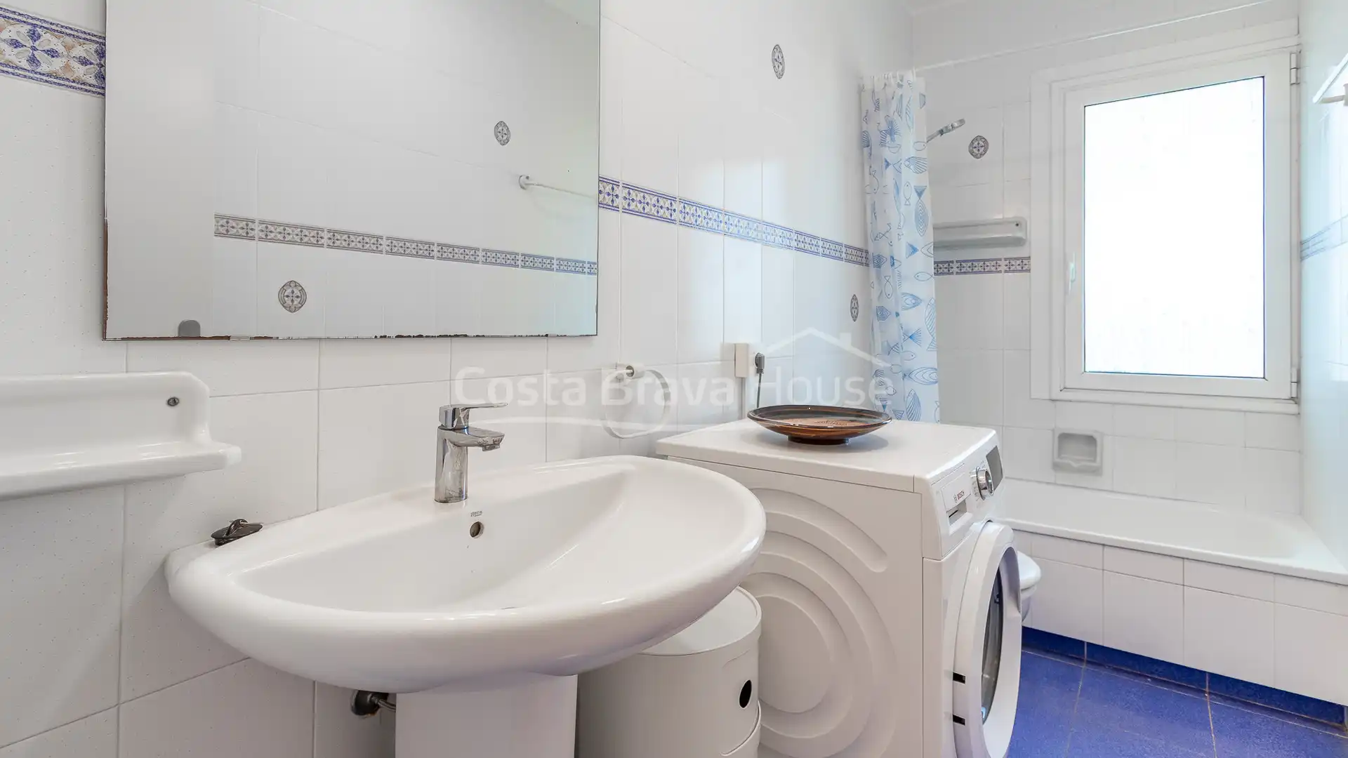 Baño de Apartamento en venta en Palamós con Terraza, Trastero y Horno