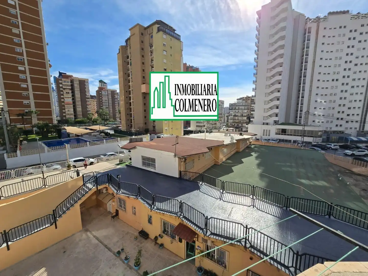 Vista exterior de Estudi en venda en Benidorm amb Aire condicionat, Moblat i Piscina comunitària