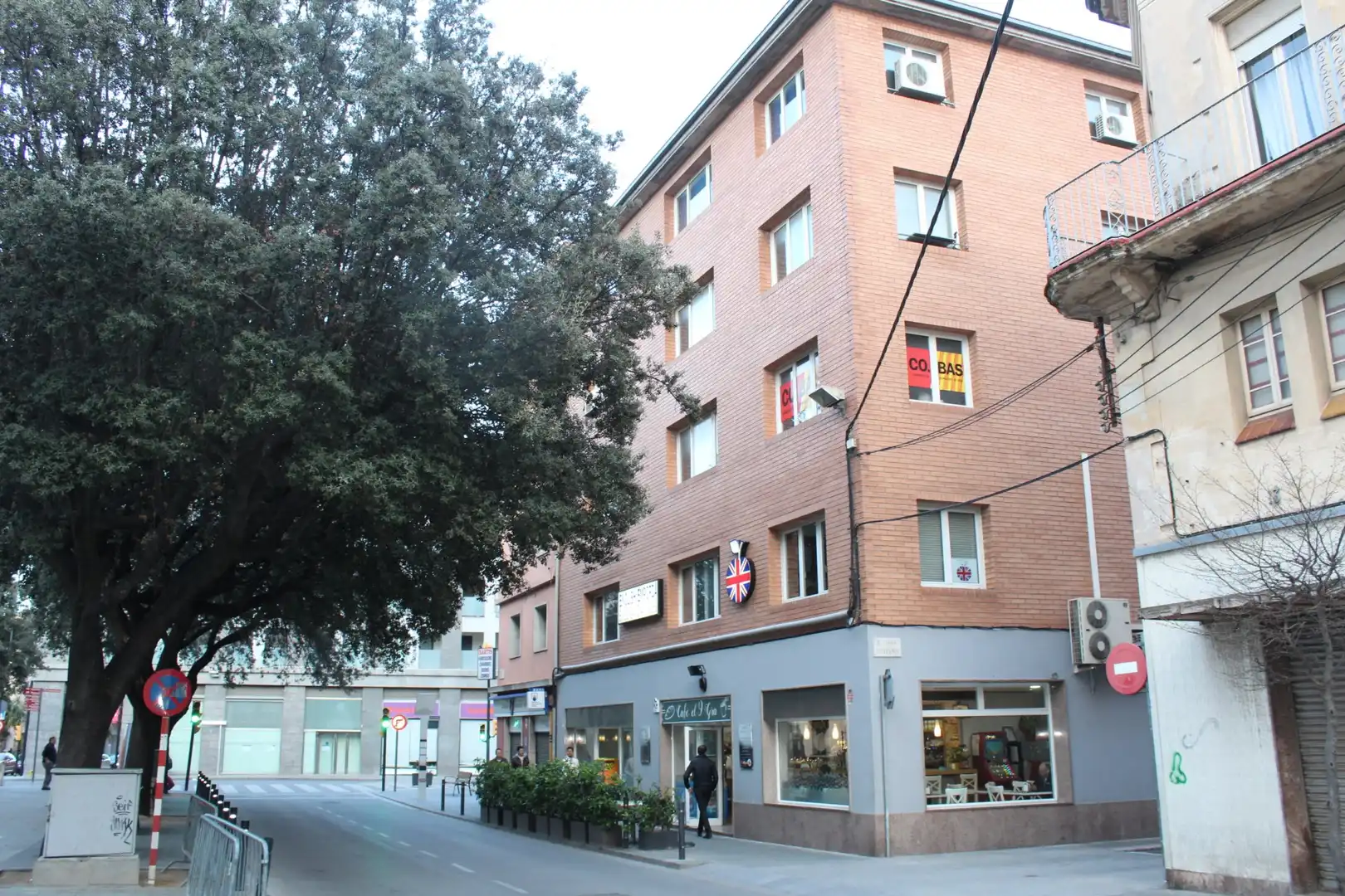 Vista exterior de Oficina de alquiler en Figueres con Calefacción