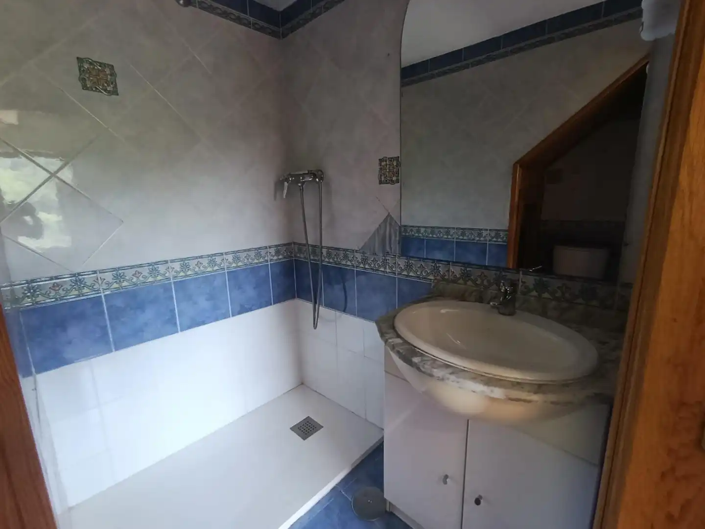Badezimmer von Country house zum Verkauf in San Martín del Rey Aurelio mit Balkon
