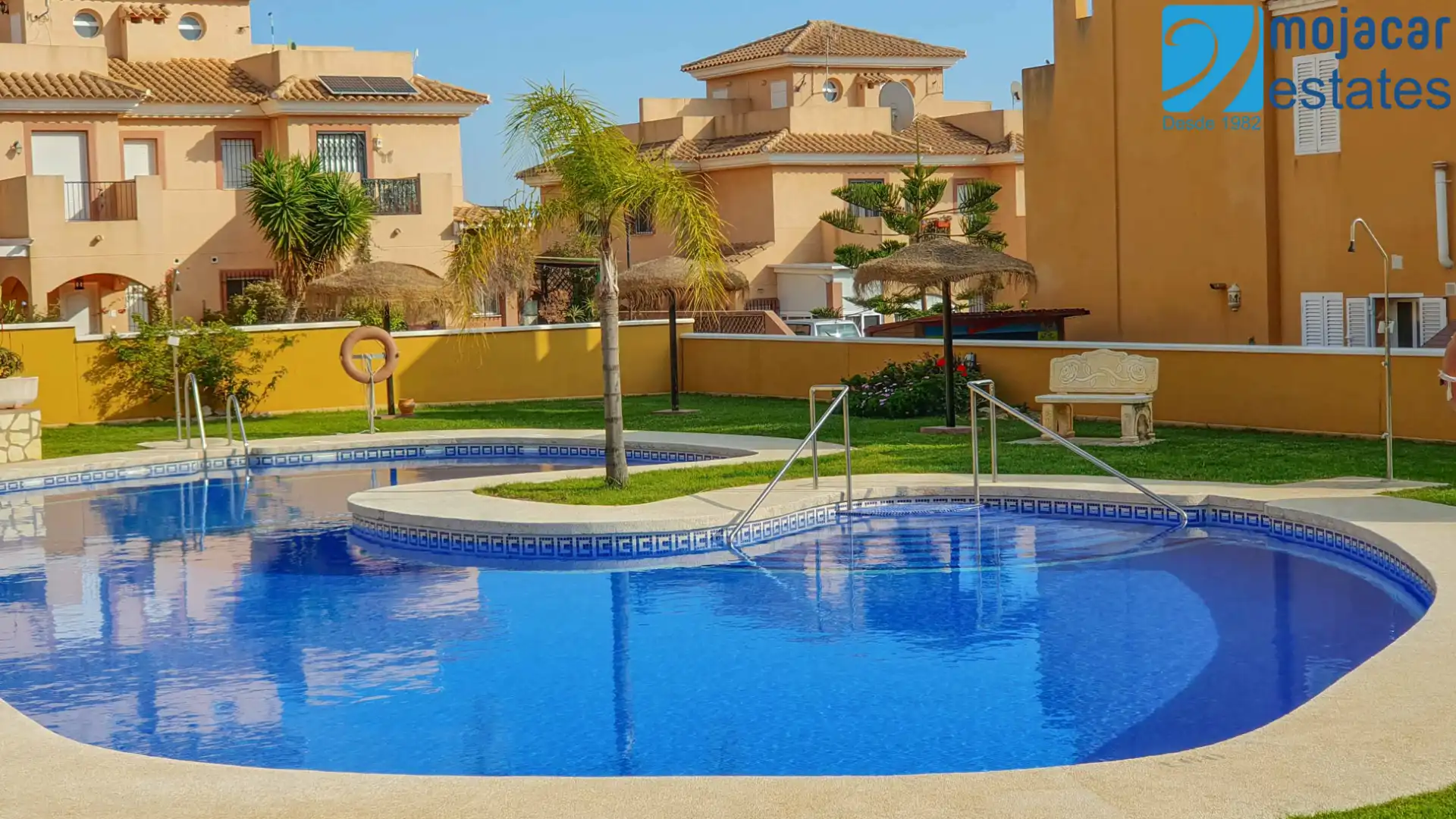 Piscina de Casa adosada en venda en Los Gallardos amb Aire condicionat, Jardí privat i Terrassa
