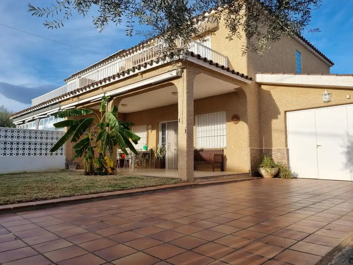 Jardí de Casa o xalet en venda en Castellón de la Plana / Castelló de la Plana amb Aire condicionat, Calefacció i Terrassa