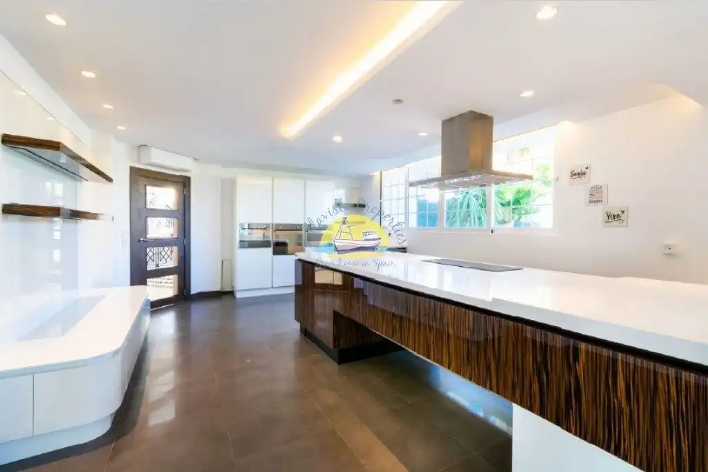 Cocina de Casa o chalet en venta en L'Alfàs del Pi con Aire acondicionado, Jardín privado y Terraza