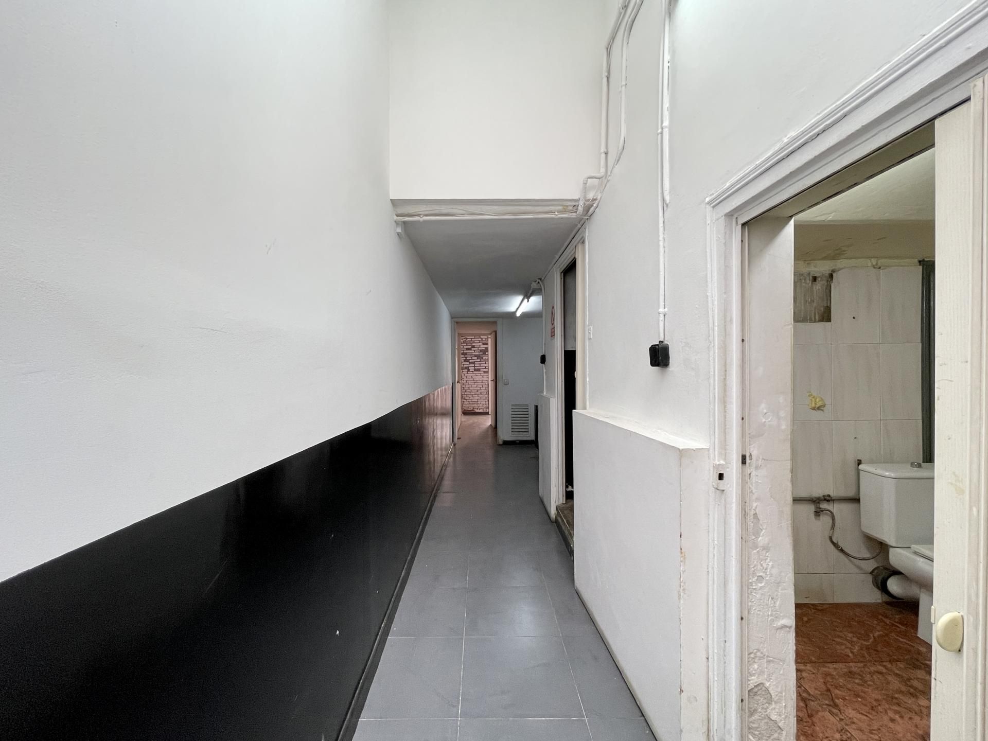 Premises for sale in  Barcelona Capital