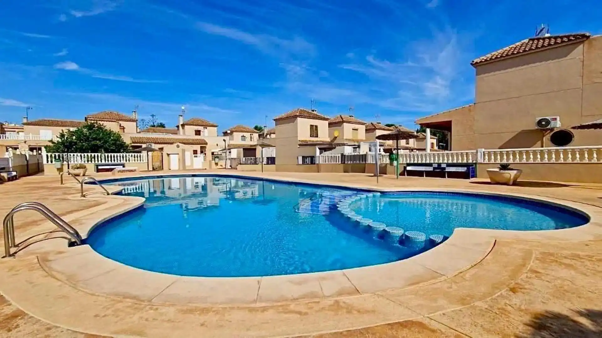 Piscina de Casa o chalet en venta en Torrevieja con Aire acondicionado, Jardín privado y Terraza
