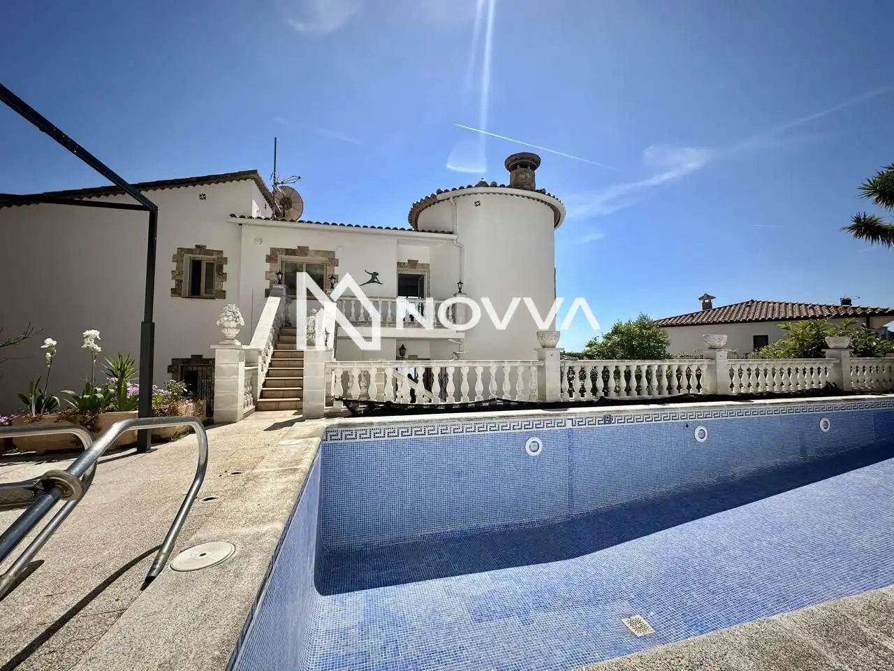 Vista exterior de Casa o xalet en venda en Lloret de Mar amb Jardí privat, Terrassa i Piscina
