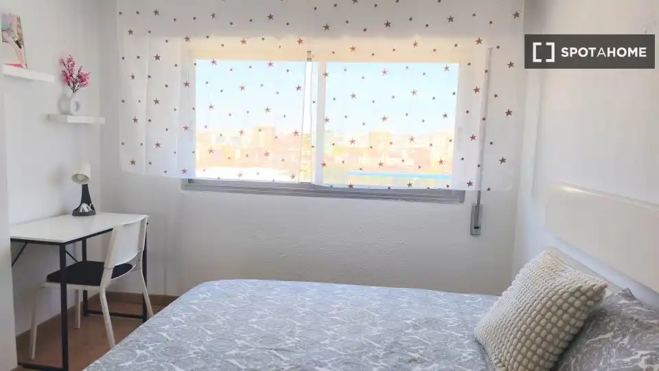 Schlafzimmer von Wohnung zur untervermieten in Madrid mit Klimaanlage, Heizung und Terrasse