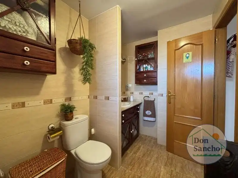 Baño de Casa adosada en venta en Cabezón de Pisuerga con Calefacción, Jardín privado y Terraza