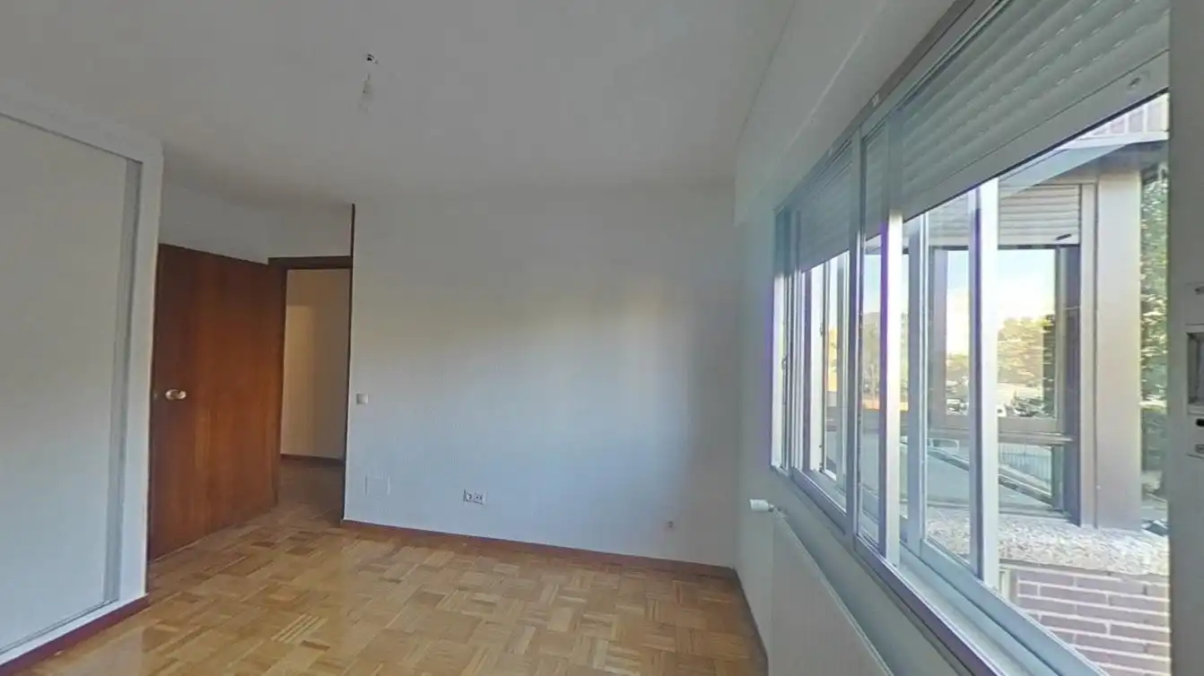 Dormitori de Pis en venda en Madrid amb Calefacció, Parquet i Terrassa