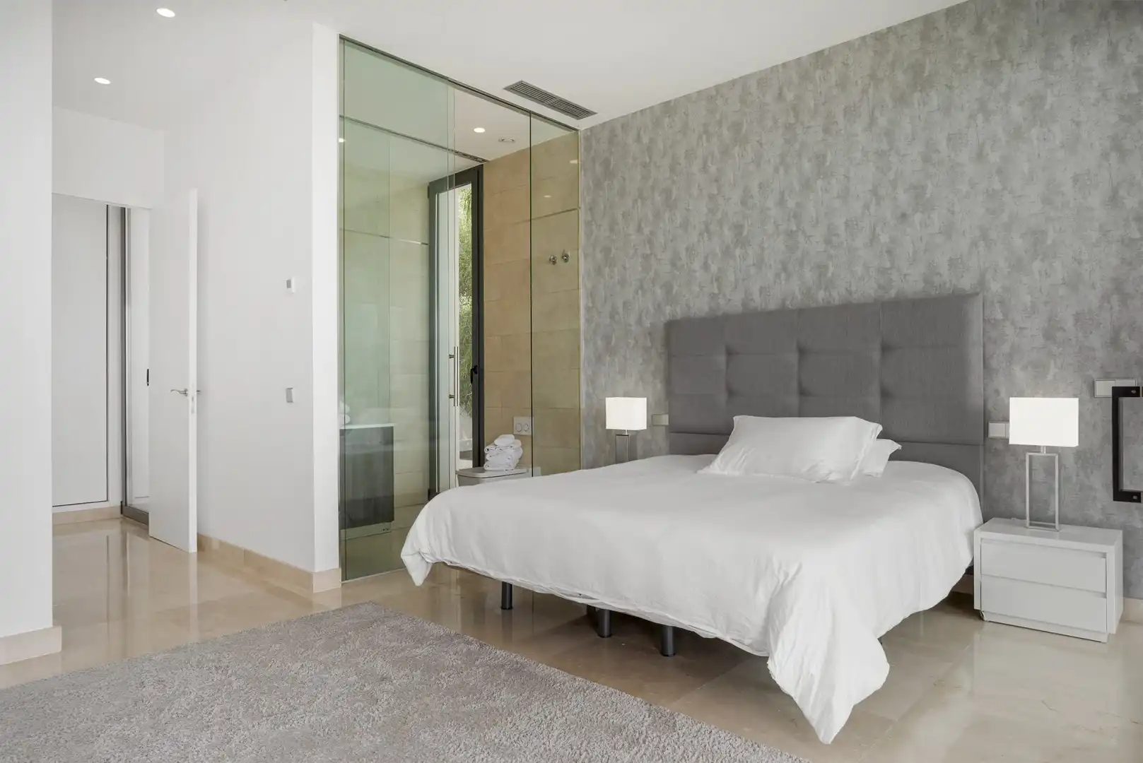 Dormitori de Casa o xalet en venda en Benahavís amb Aire condicionat, Jardí privat i Terrassa