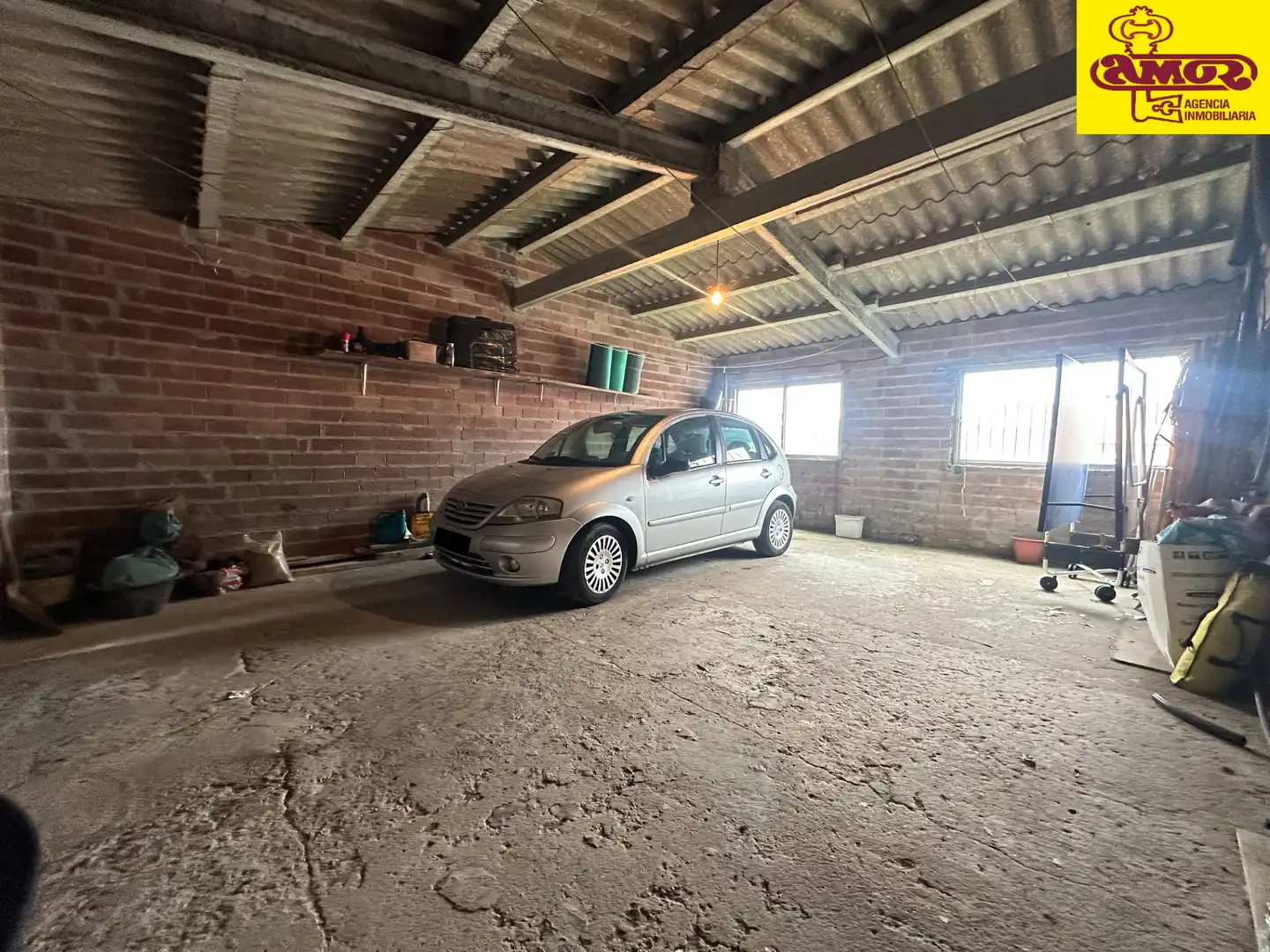 Aparcament de Casa o xalet en venda en Santiago de Compostela  amb Calefacció, Jardí privat i Terrassa