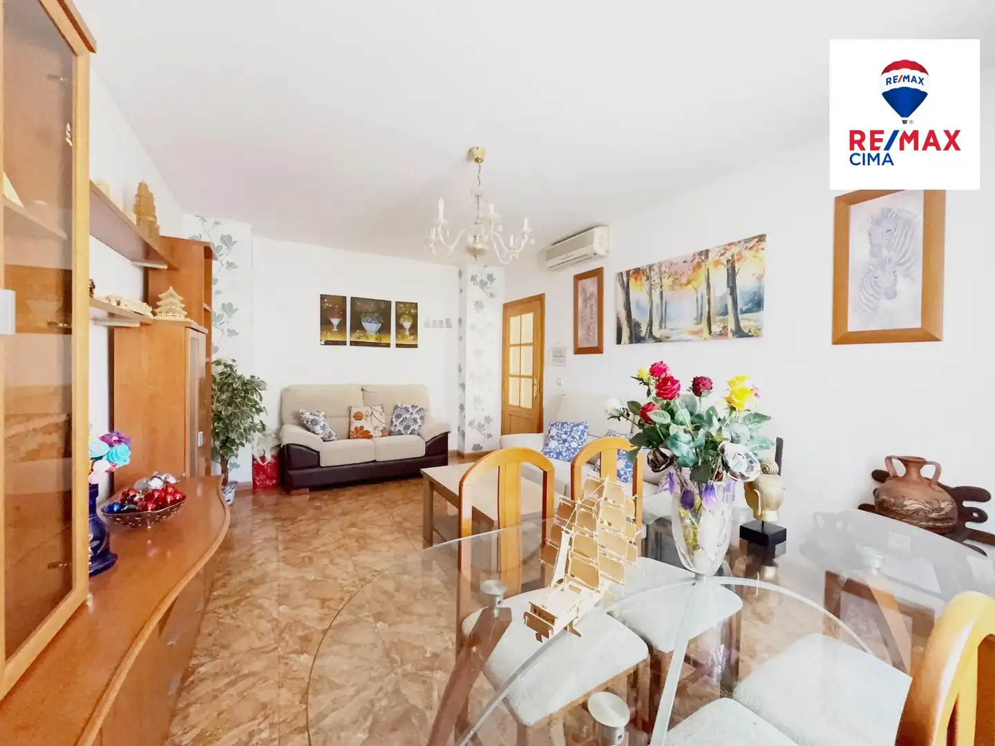 Wohnzimmer von Einfamilien-Reihenhaus zum Verkauf in Zújar mit Heizung und Terrasse