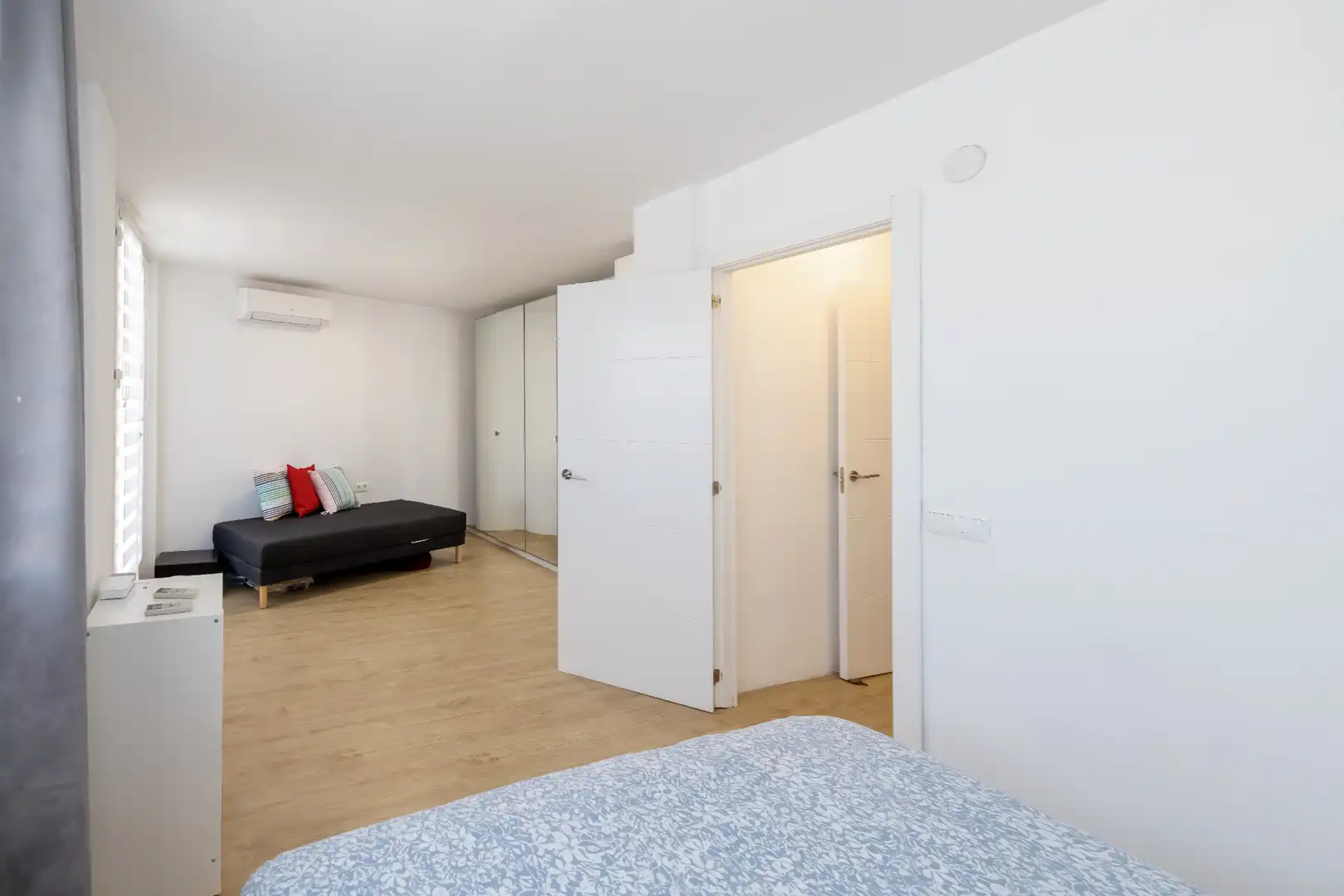 Habitación de Casa adosada en venta en Málaga con Aire acondicionado, Calefacción y Jardín privado