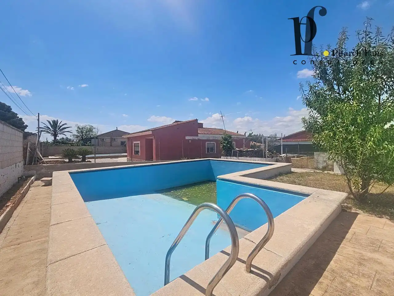 Swimming pool of Houses for sale in La Pobla de Vallbona