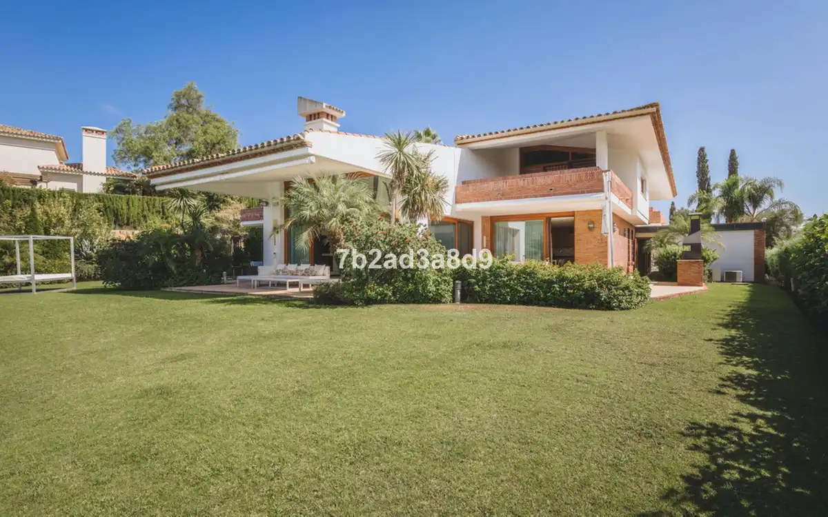 Jardí de Casa o xalet en venda en Marbella amb Aire condicionat, Jardí privat i Terrassa