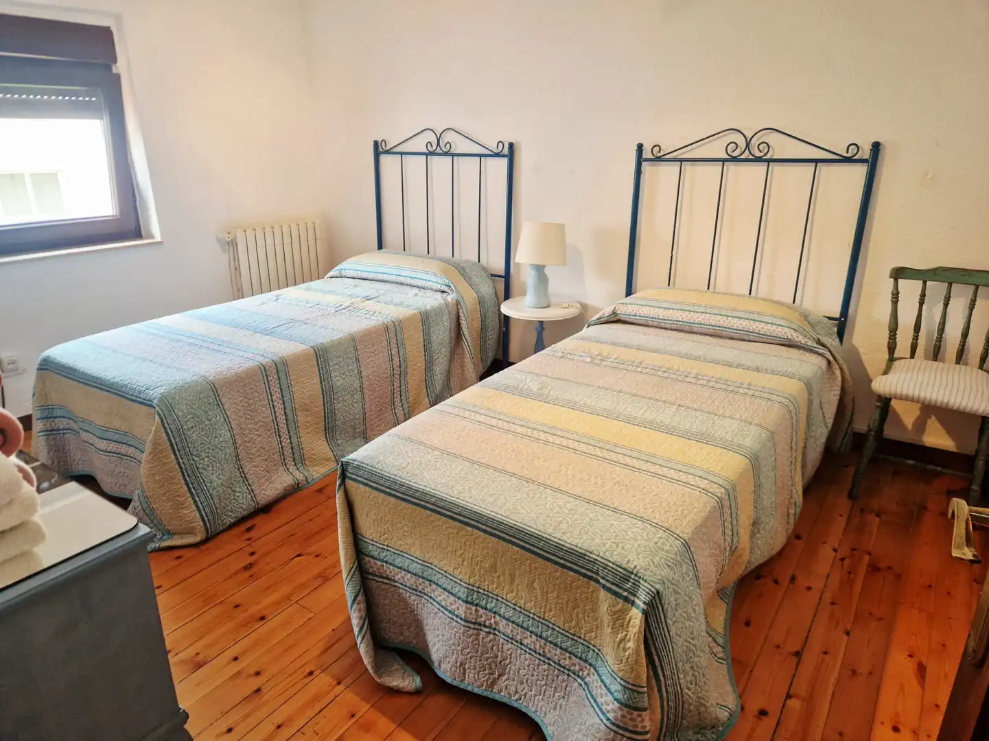 Habitación de Casa adosada en venta en Soto del Barco con Calefacción y Terraza