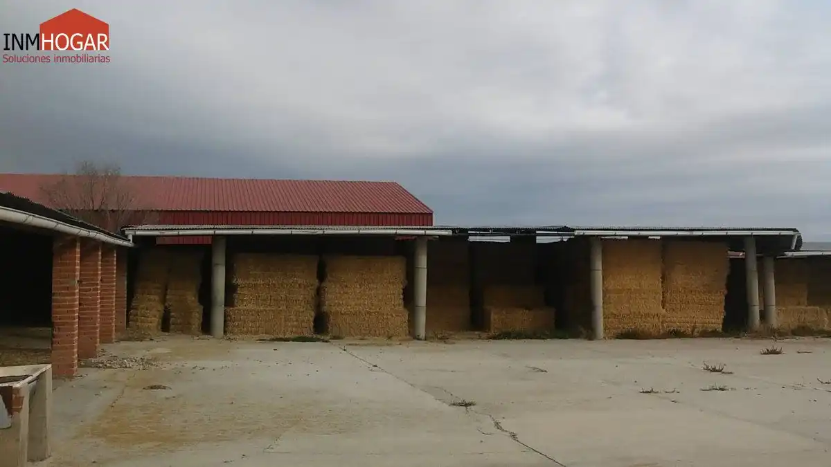 Vista exterior de Nave industrial en venta en Crespos