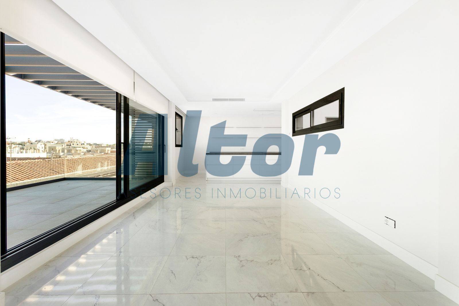 Sala d'estar de Dúplex en venda en  Madrid Capital amb Aire condicionat, Calefacció i Terrassa