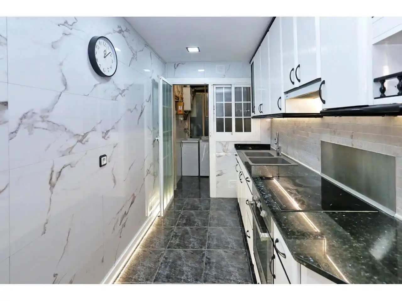 Kitchen of Flat for sale in Santa Coloma de Gramenet  with Furnished and Balcony