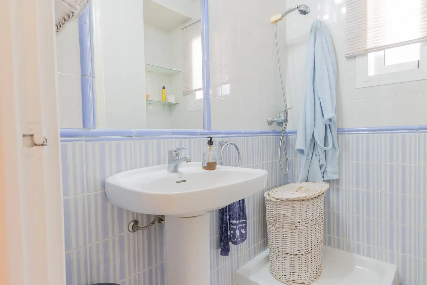 Bathroom of Flat for sale in Águilas  with Storage room and Balcony