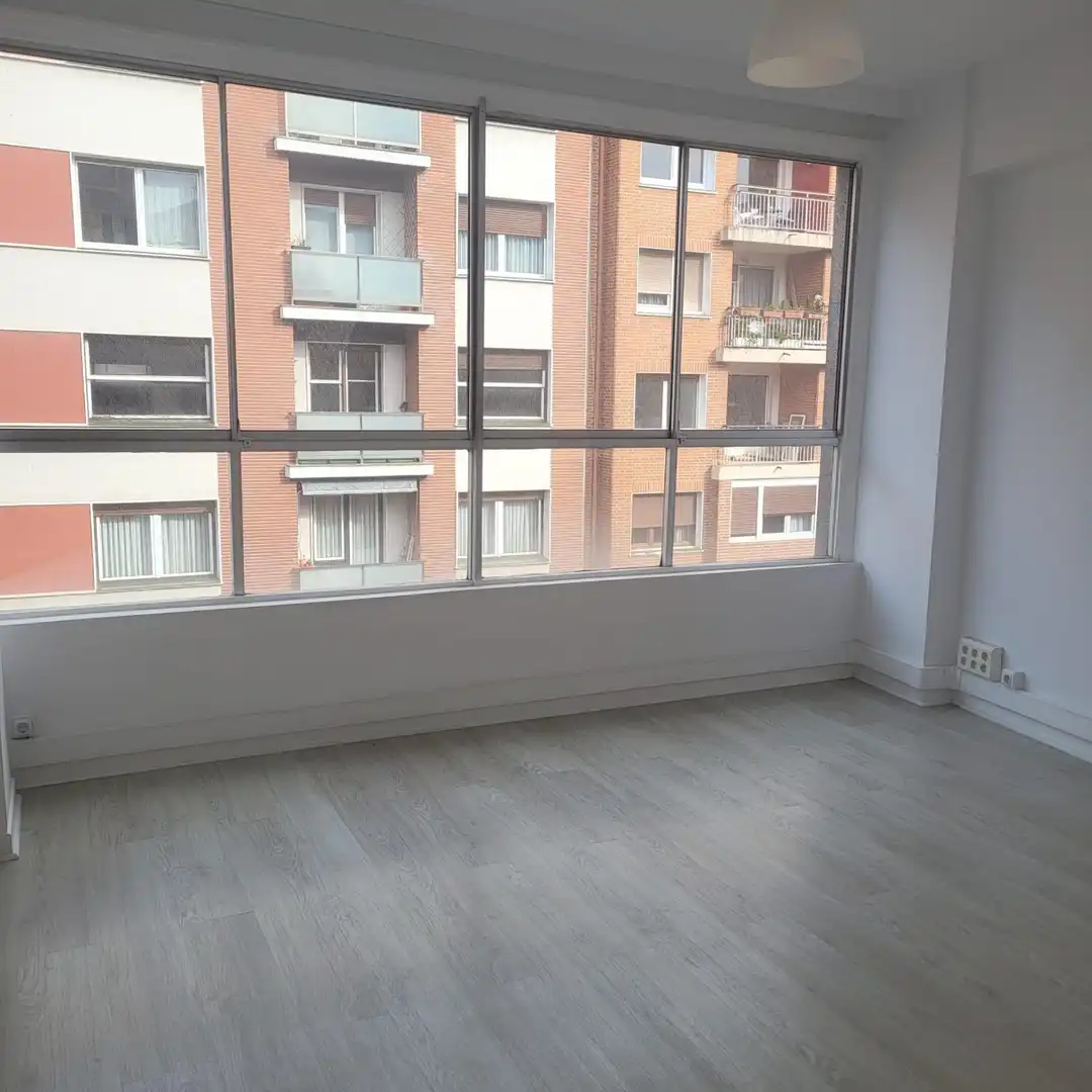 Habitación de Oficina de alquiler en Bilbao 